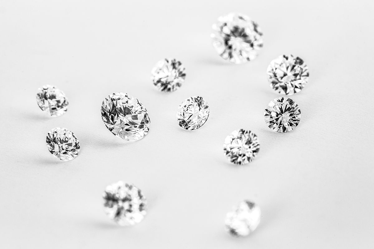 大品牌戒指用的钻石是莫桑钻吗