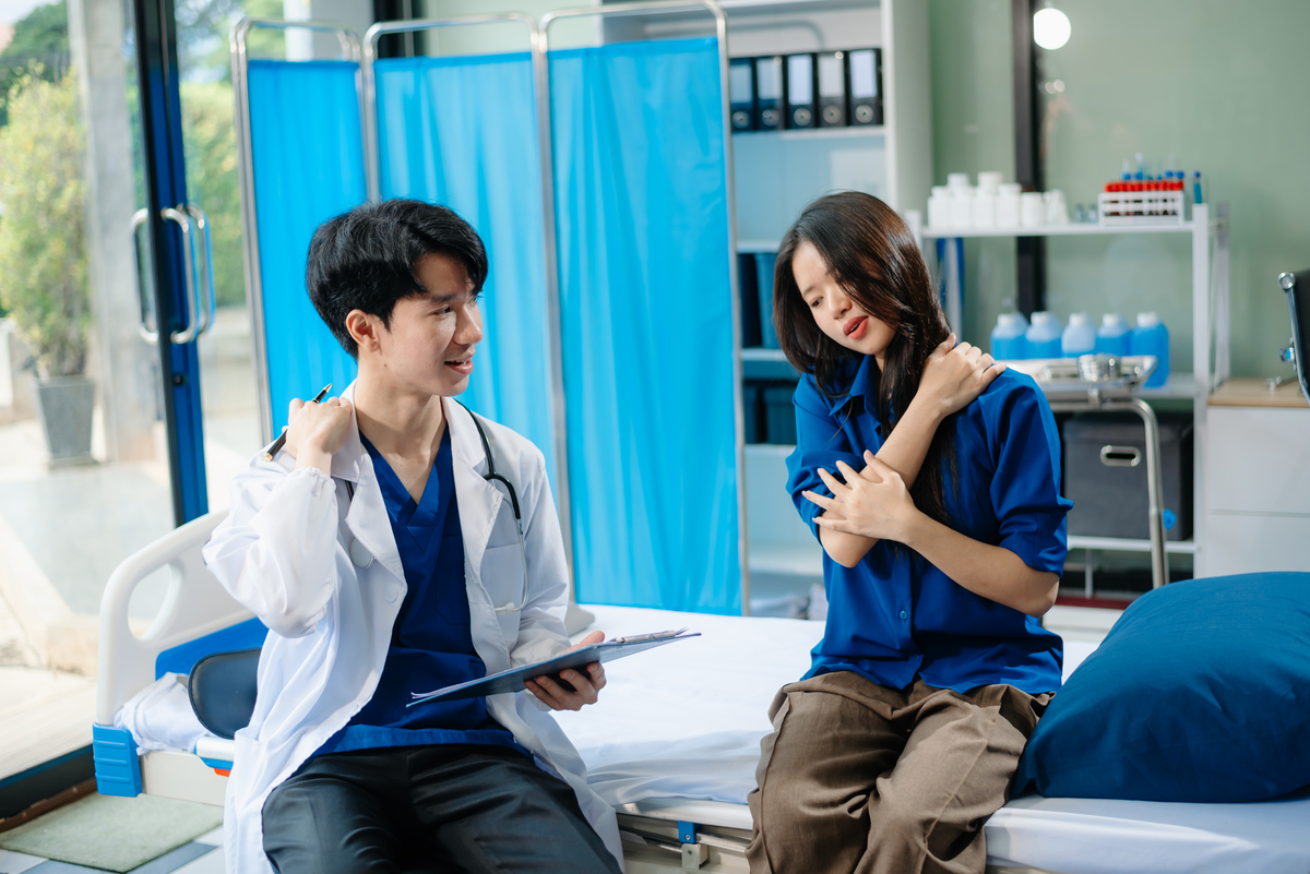 总裁认出面试女孩是初恋女儿！《初恋那件小事》电视剧剧情解析