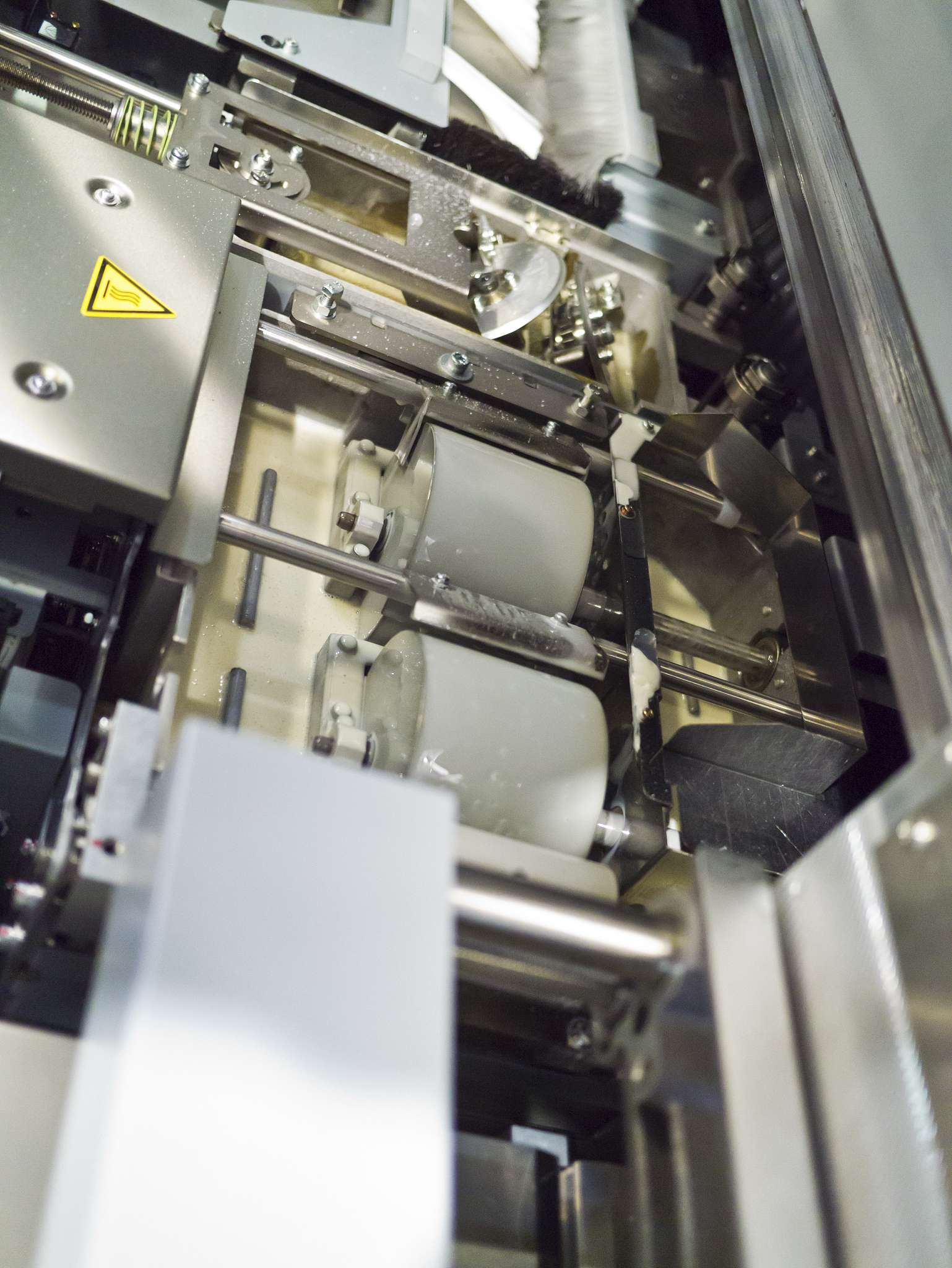 全自动覆膜机参数纸张长度和信号长度以及断纸长度三者的关系是怎么样的开机时怎么调节？才能割断纸张