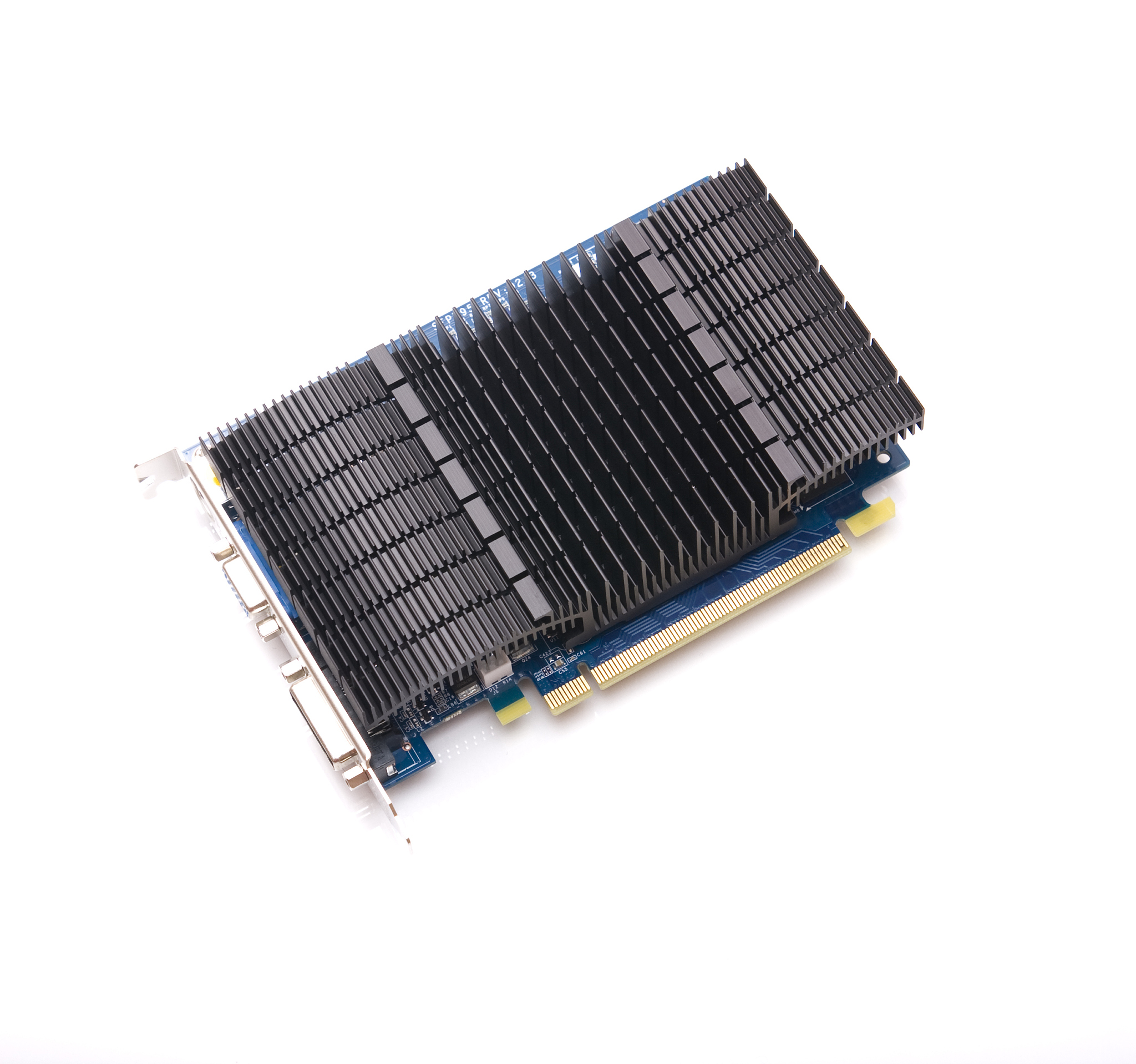 哪种信号传输速率最快？ PCIe Gen2x、USB3.2 Gen2、SATA、RGMI 对比