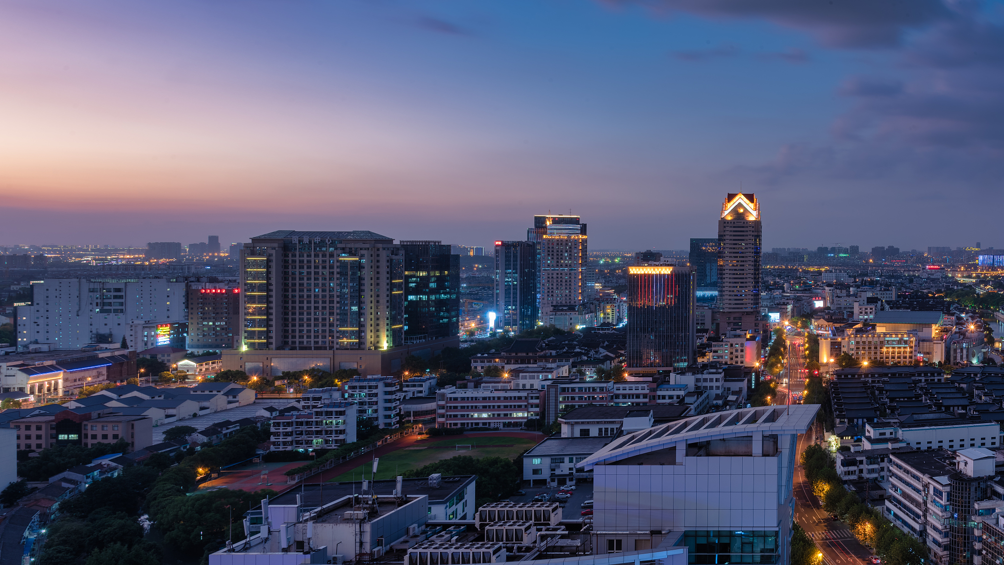 苏州城市黄昏全景图