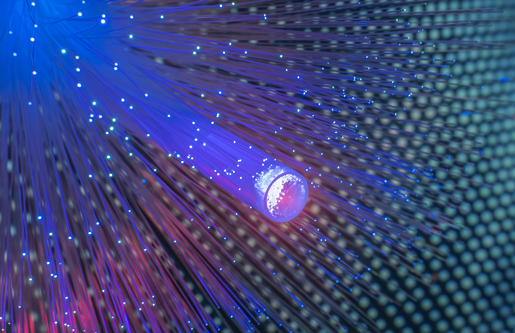 采用光技术后计算机的传输速度可以达到每秒几字节回答及拓展