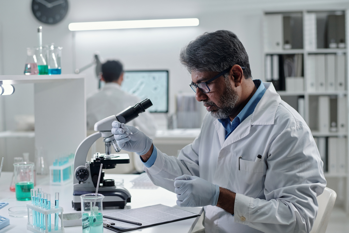 探秘爸爸的生物实验室：奇妙的显微镜世界和细胞之旅