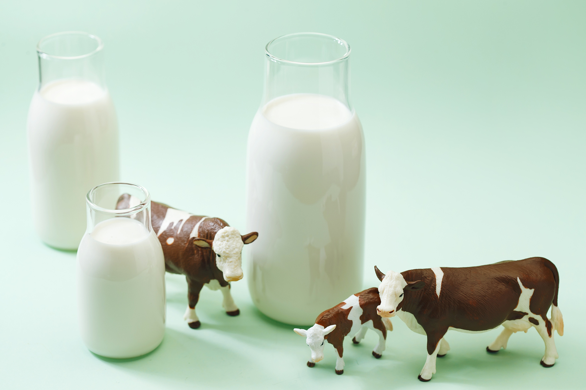 牛奶分层还能喝吗，