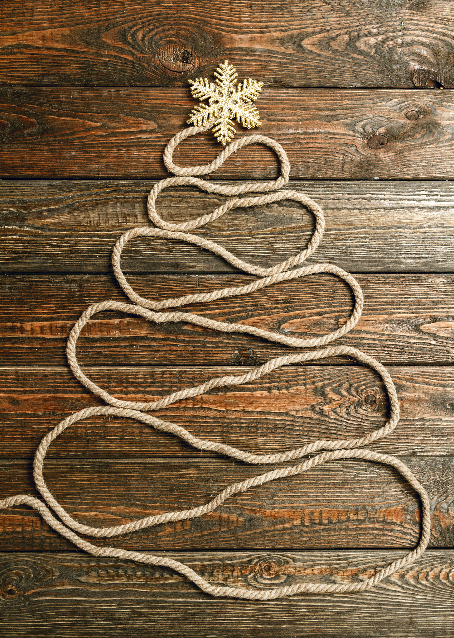 圣诞树共有 �n 层从上向下数第 11 层有 11 个星星、第 22 层有 22 个星星、以此类推排列成下图所示的形状。星星和星星之间用绳子连接。第 12⋯ �−112⋯n−1 层的每个星星都向下一层最近的两个星星连一段绳子最后一层的相邻星星之间连一段绳子。你能算出如果要布置一棵很大�n 层的圣诞树需要买多少段绳子吗？Kotlin实现