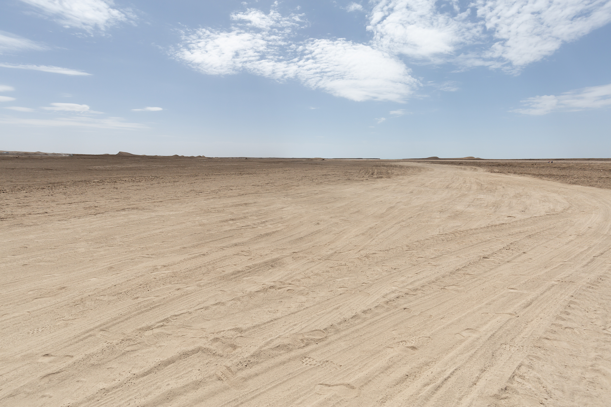 empty sand road