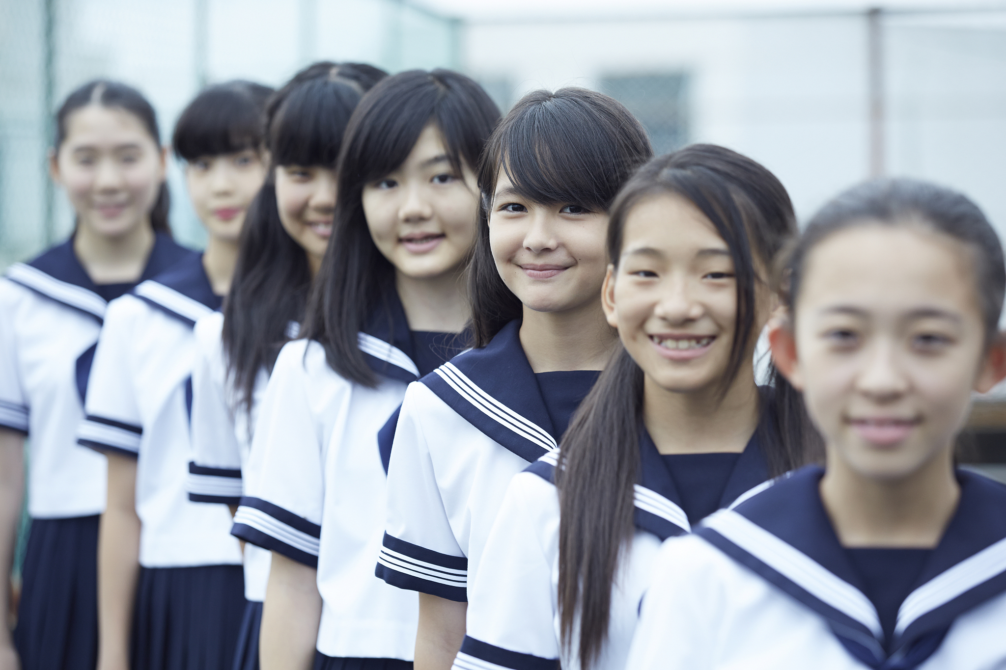 穿校服的好处：凝聚力、自尊心和学校形象