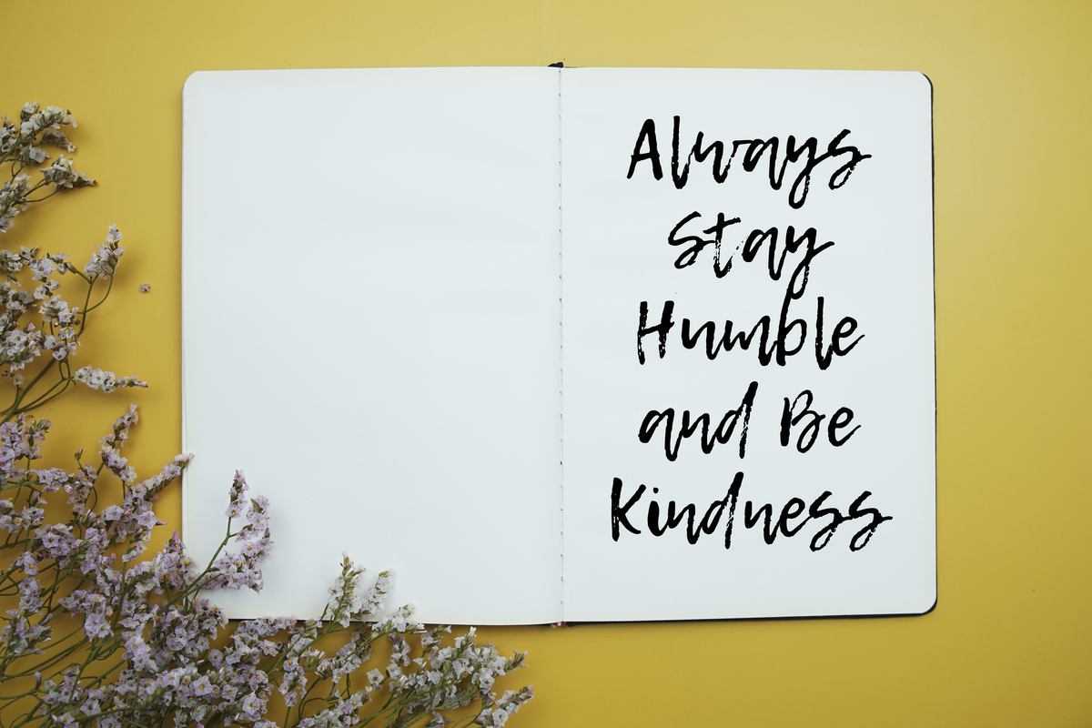 用地道的英语润化此文段：“她的字非常好看，非常吸引我，我去找他聊天，我们就这样认识了”（口语化）
”