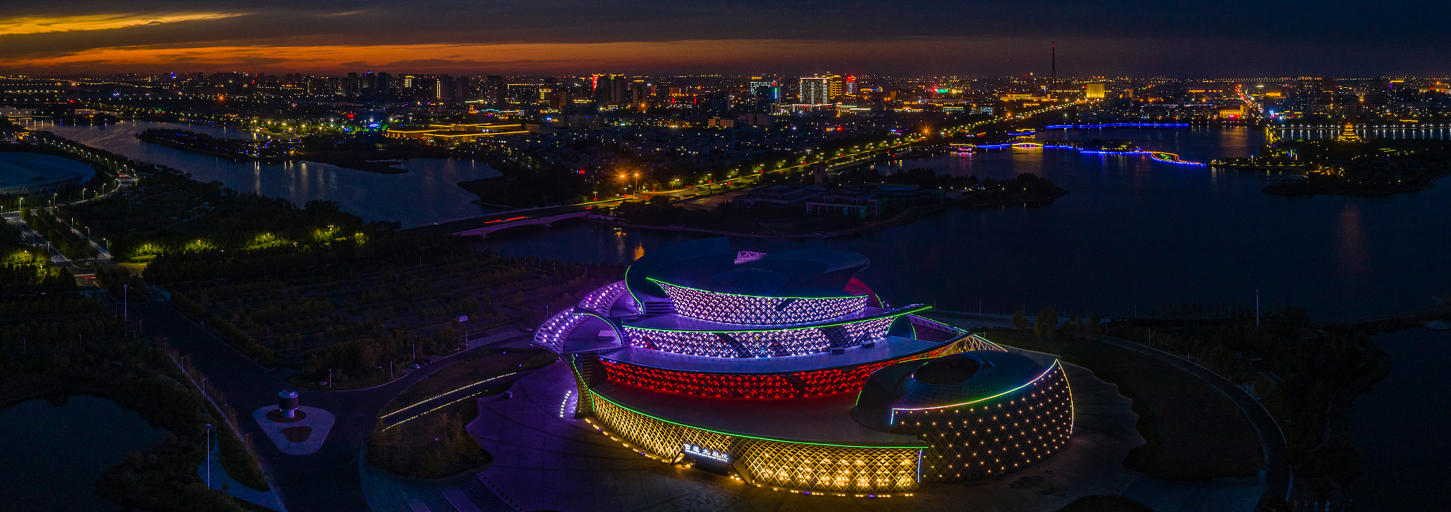 五月的风 潍坊风筝 趵突泉 菏泽大剧院组成50字文案