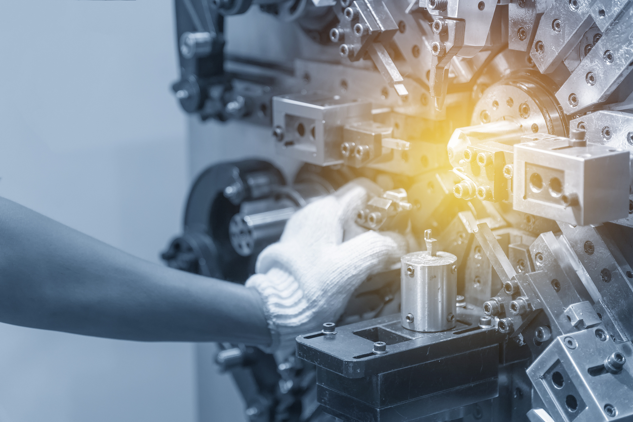 科技革命与产业变革的互动关系