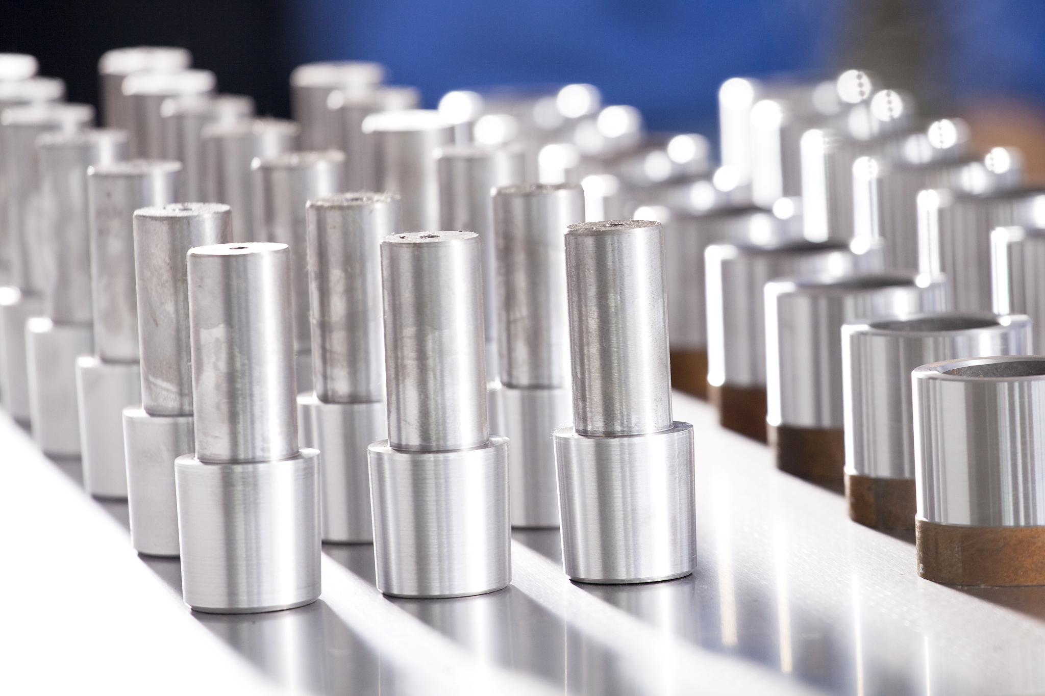 高速钢铣刀化学气相沉积TiN涂层工艺中高速钢铣刀毛坯加工工艺有铣削、钻孔、镗削、磨削哪种更高效哪种精度更高哪种更简单操作