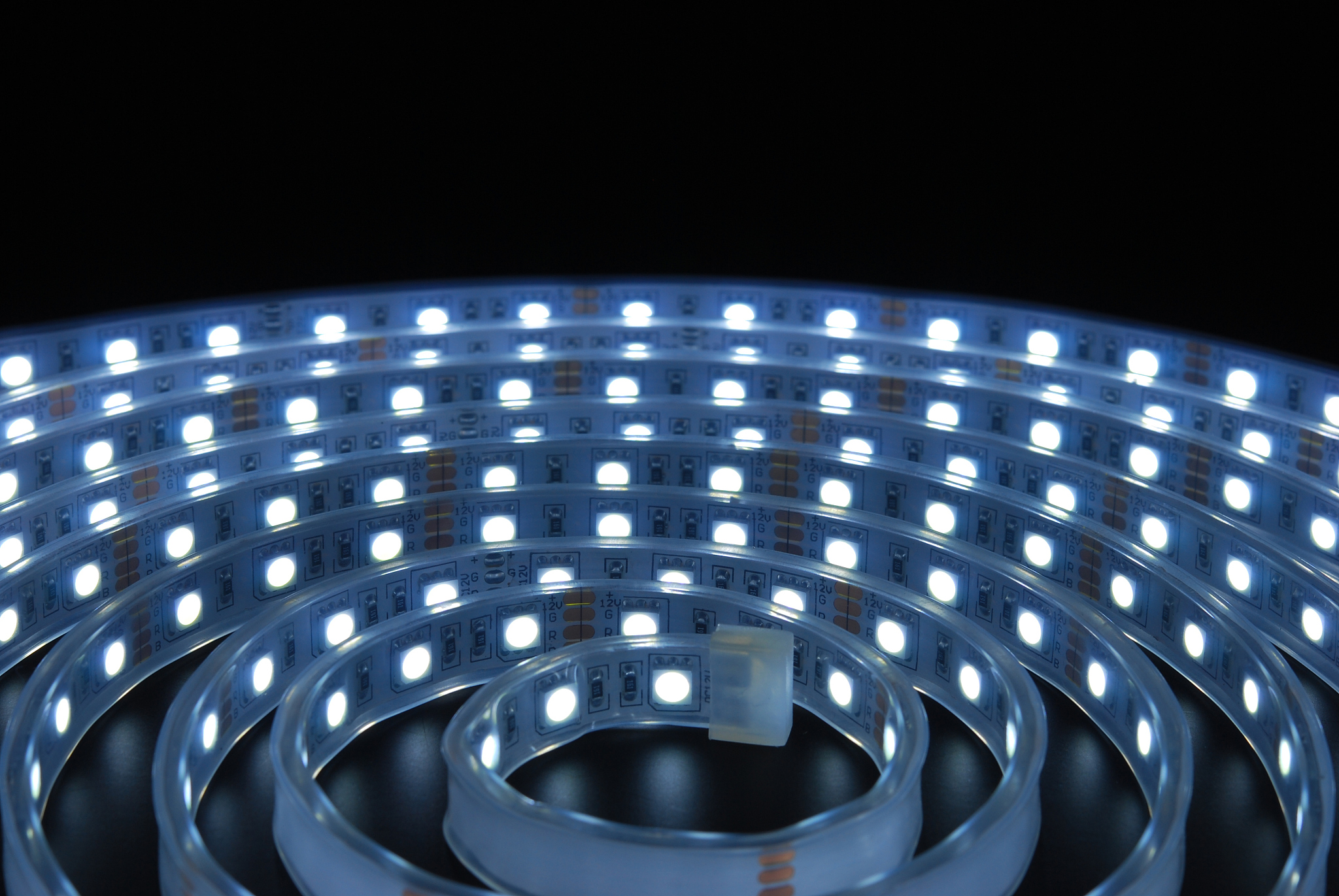 请用英文写一篇介绍led mounting profile优点的文章