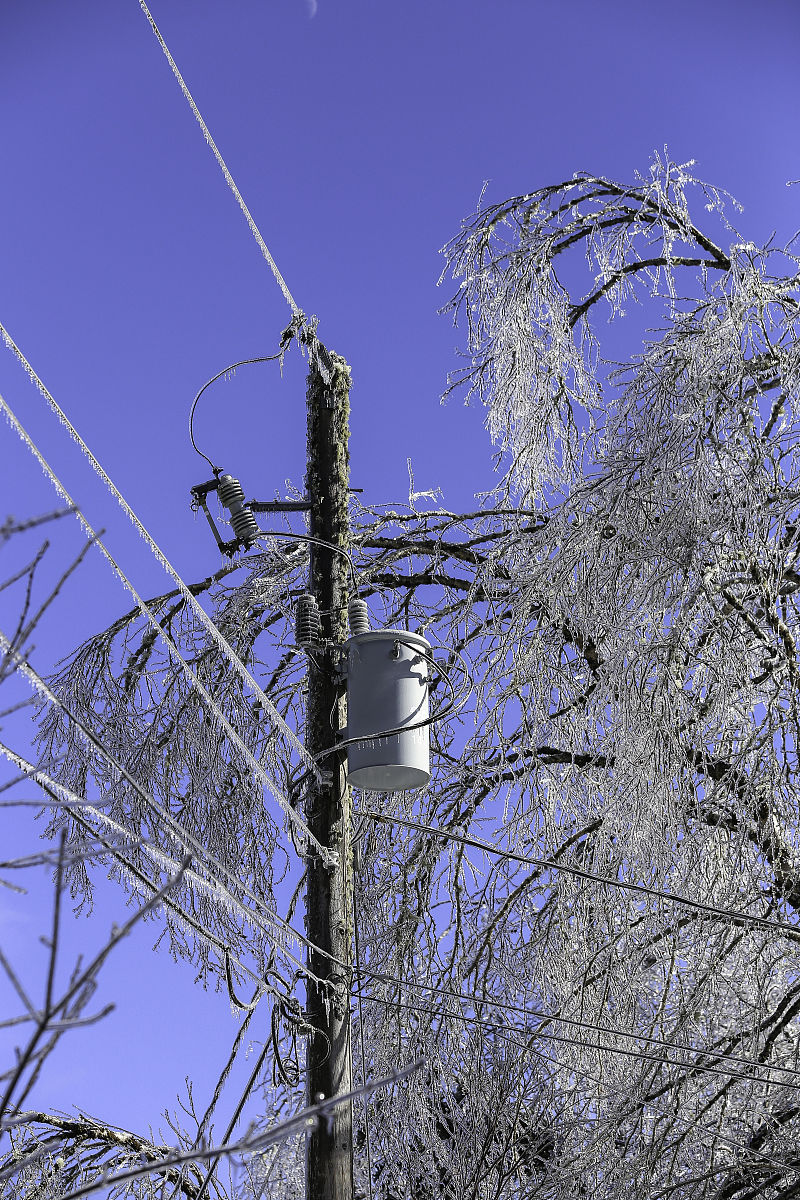 用AT89S52设计一个输电线路覆冰雪在线监测系统