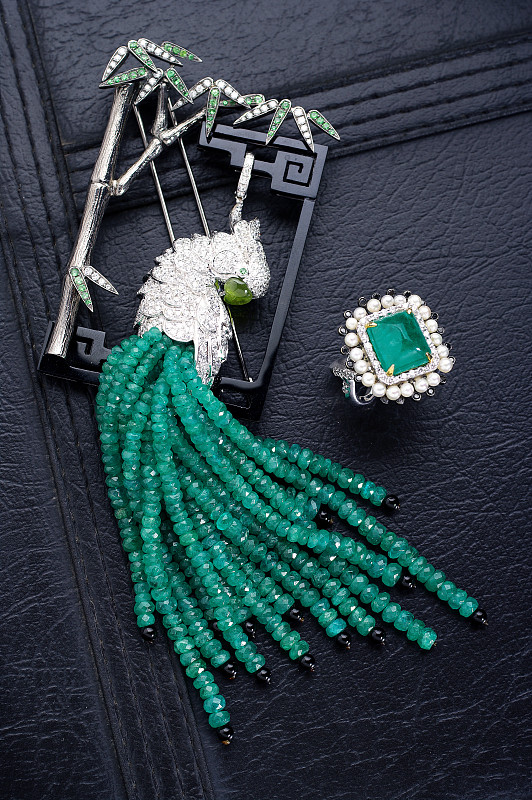 珠宝的定义：从论文到艺术作品，探寻珠宝的本质