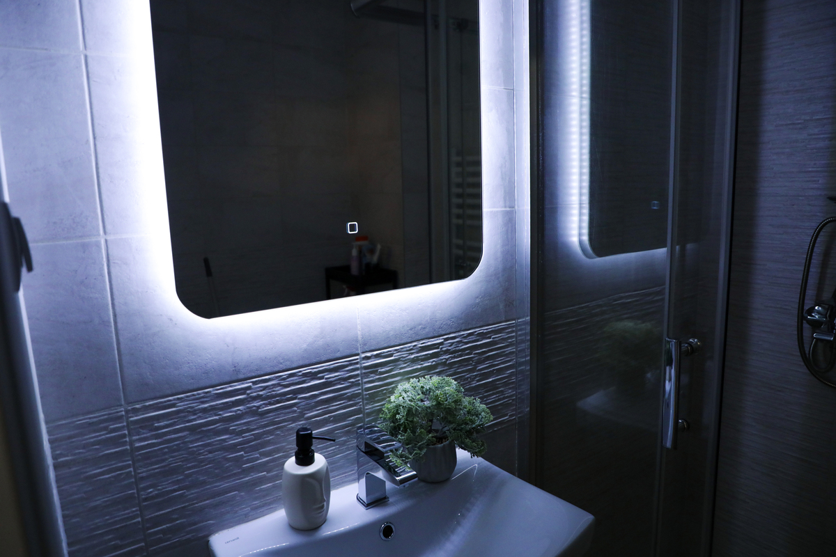 美国对于led bathroom mirror 他们经常会用哪些词搜索购物