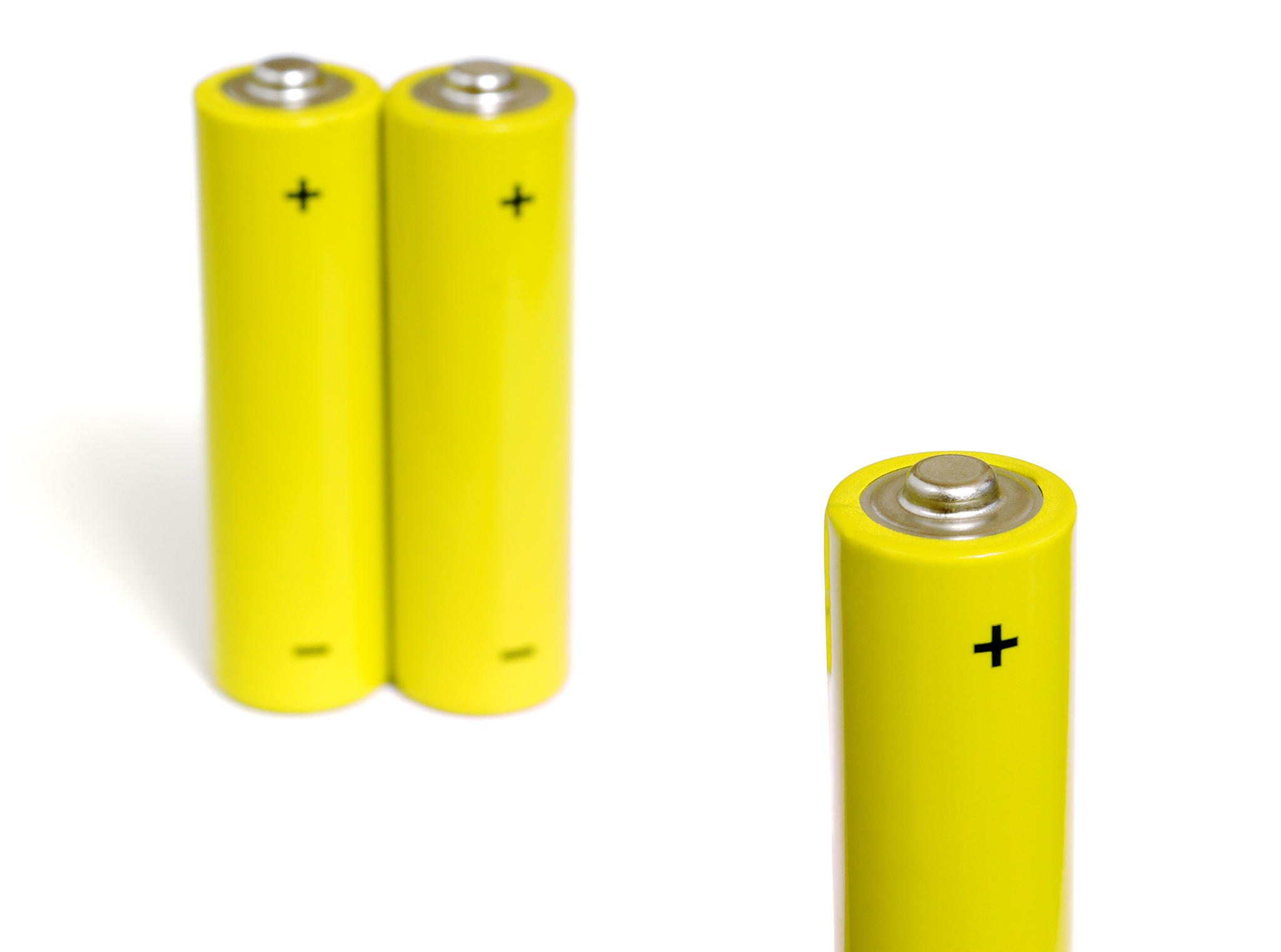 锂电池单体电压：3.7V、3.6V、3.2V 和 3.8V 的区别