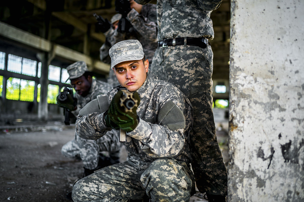 请不少于800汉字的博客文章语言要幽默风趣不要和网上的文章有重复。主题是：好看的国产战争电视剧排行榜前十名最经典的战争电视剧排行榜前十名
