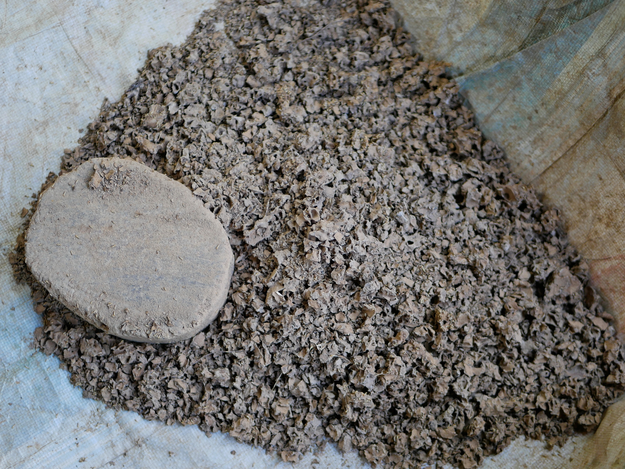 如何用另一种方式表达矿物掺合料对混凝土性能的影响？