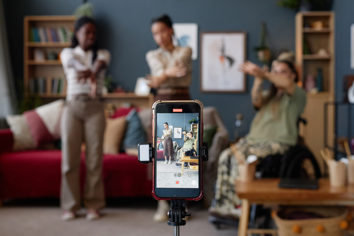 短视频创作：门槛低，成功需创意和营销