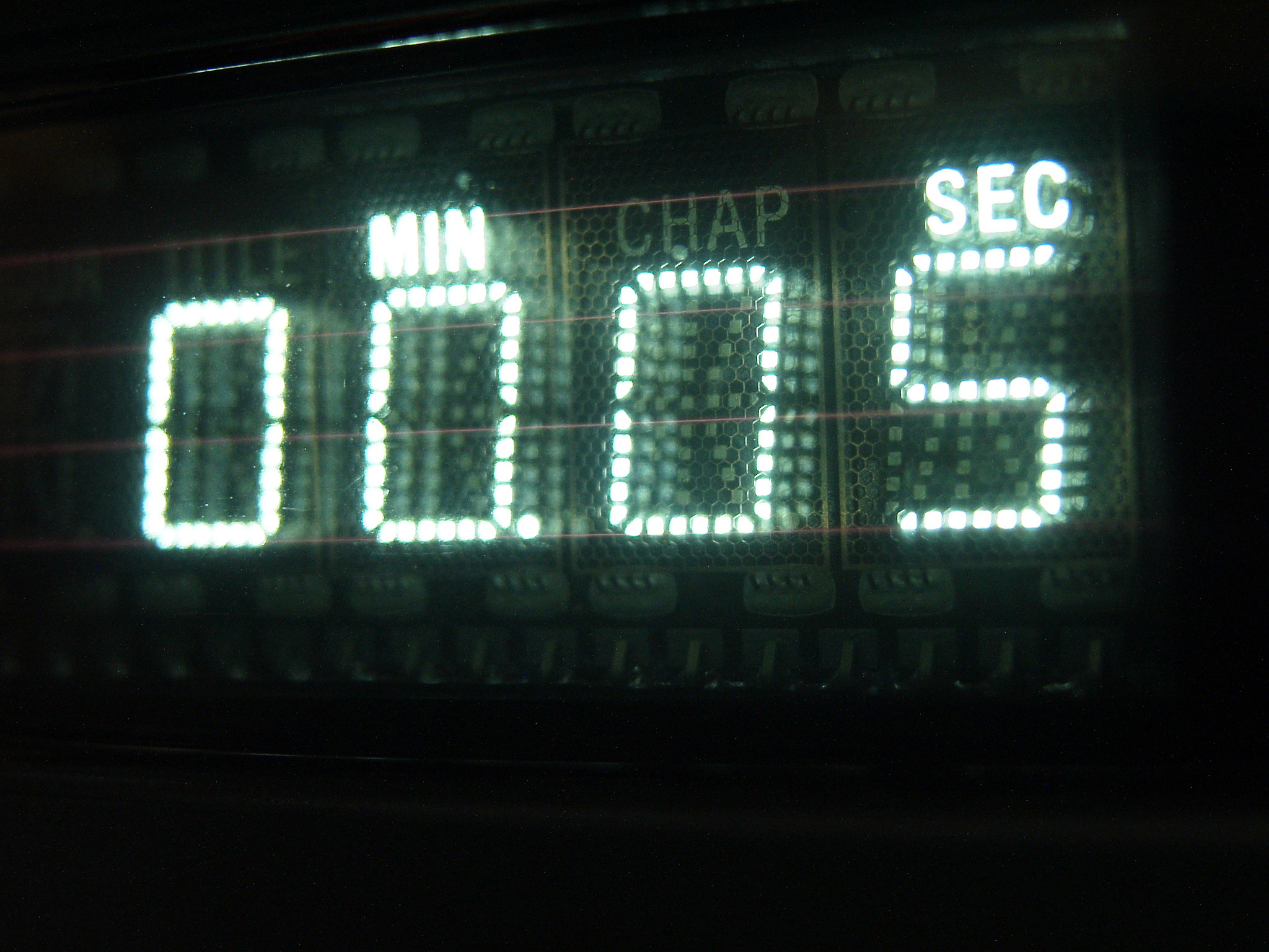 1、能显示倒计时时间单位为01s保留1位小数；显示第一位抢答者ID号从1开始0表示无抢答者：抢答开始后如倒计时未结束前有违规抢答者则记录第一违规抢答者ID号；倒计时为0结束后有抢答者则记录第一抢答者ID号抢答有效；2、设置 S2 为抢答启动重启键每次按下后即启动抢答前的5s倒计时：S0S1S3S4 键由4位参赛者进行抢答操作对应ID号为S0S1S3S4；3、在启动抢答前的 5s 倒计时期间如果检测