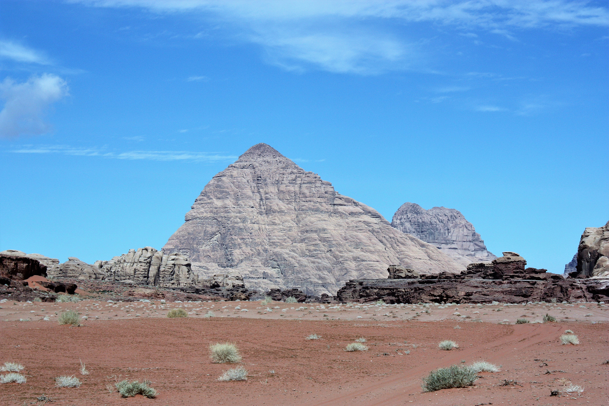 1用醇胺化学吸收法进行碳捕集的过程中催化剂的加入对吸收的催化机理是什么？对解吸的催化机理是什么？碳基金属催化剂催化二氧化碳吸收实验时的催化位点是什么？碳基金属催化剂催化二氧化碳解吸实验时的催化位点是什么？醇胺化学吸收法进行碳捕集过程中加入金属催化剂形成的电子溢流转移机理怎么解释？