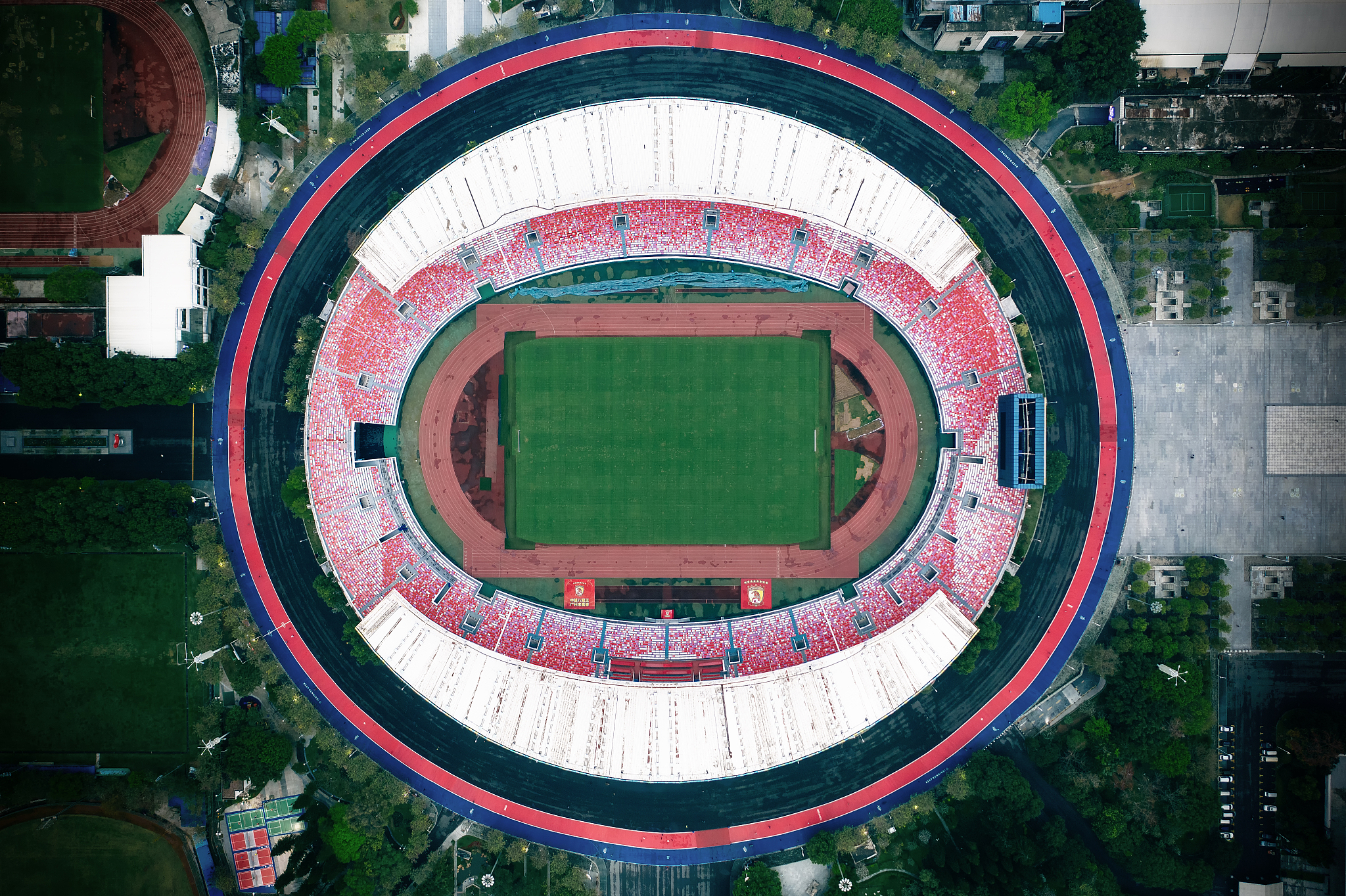 广州天河体育中心篮球场建多久了