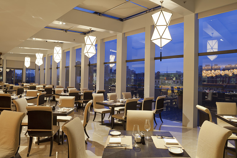 Shangri-La Hotel Restaurant: Flat Structure, Personal Management, and High Standards