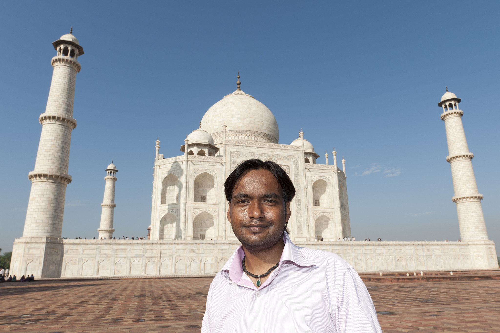 indian man at the taj mahal