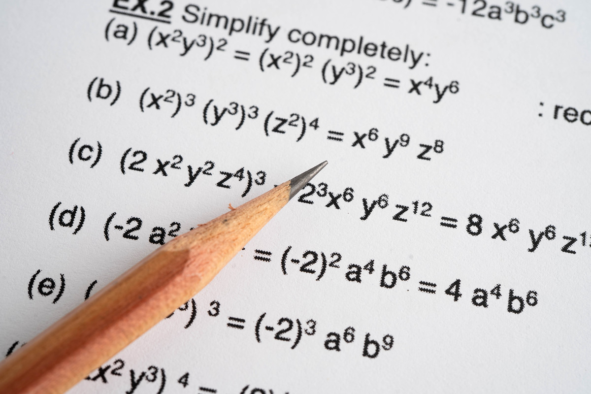 热爱数学的追求：从π的奥秘到二项式定理的奇妙