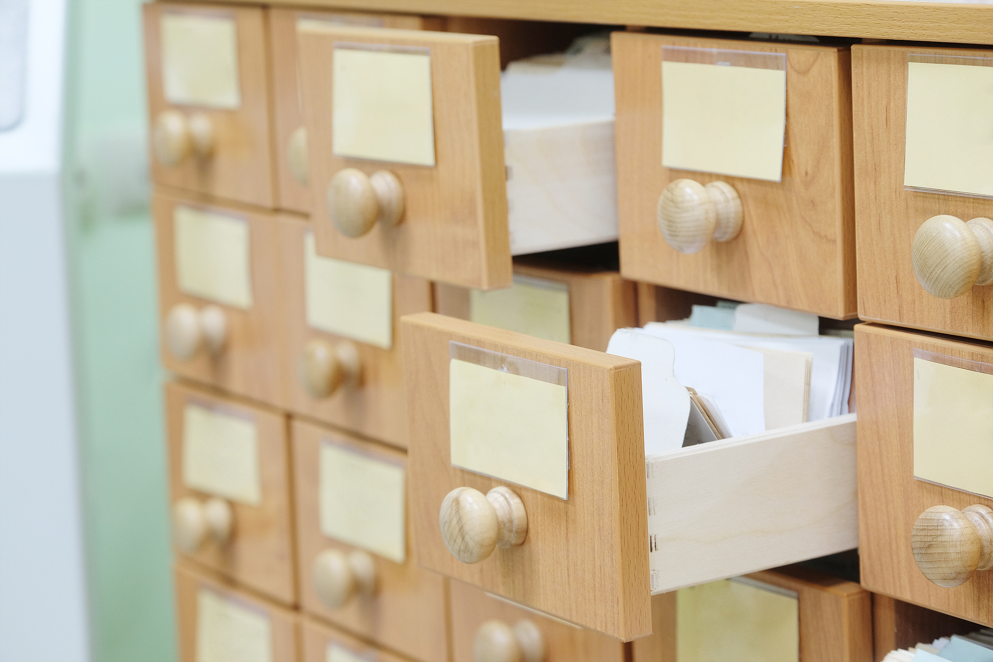 请写出以下程序功能#include stdioh#include stdlibh#include stringh#define MAX_SIZE 1000typedef struct int index; char name100; char author100; char press100; char type100; int code; int pr