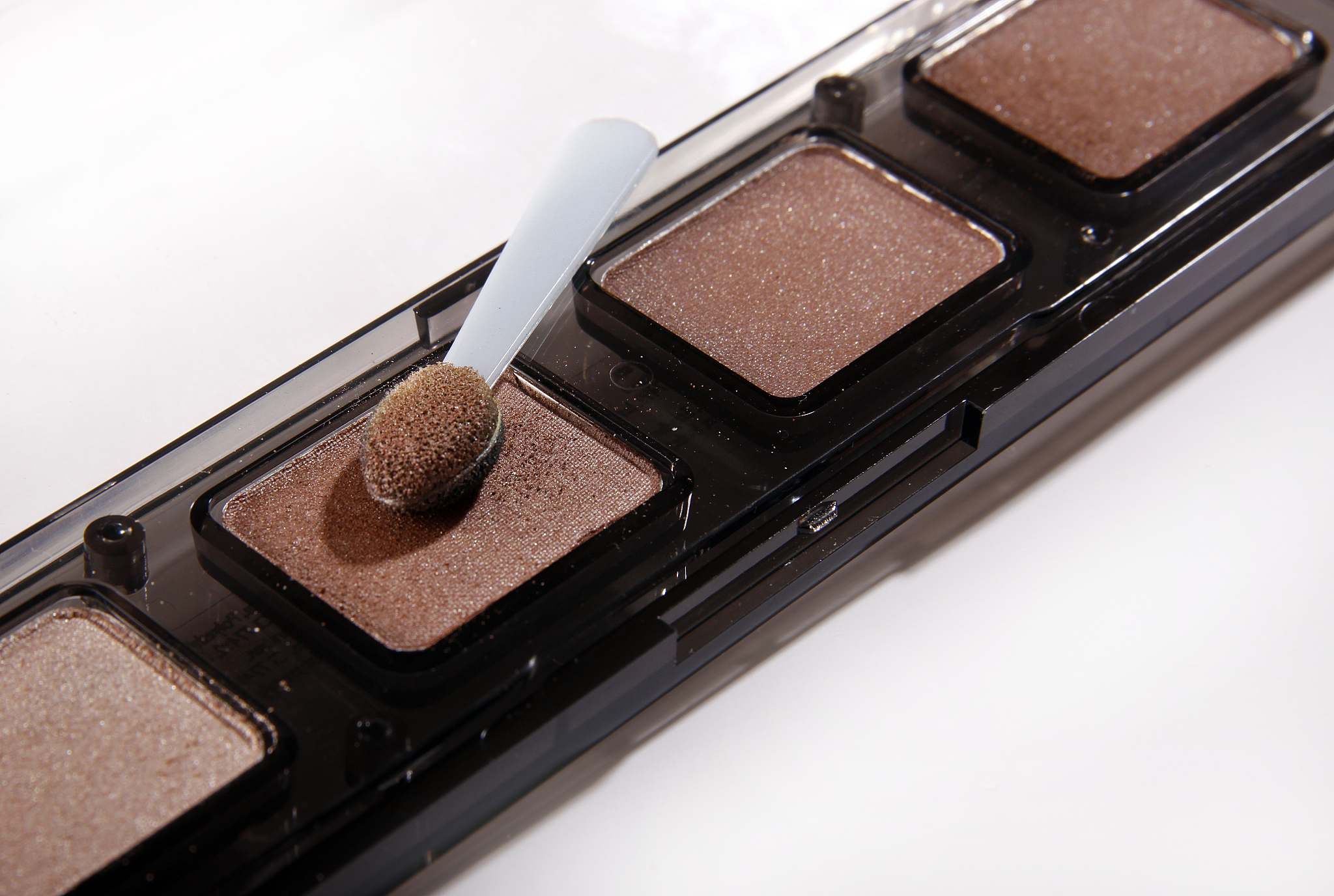 玫琳凯五色眼影盘可以在哪些部位使用？