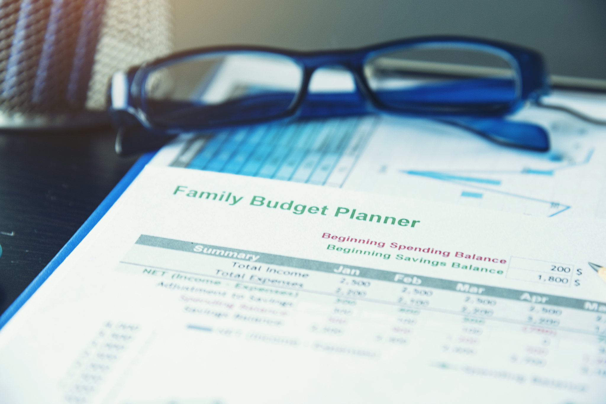 excel表格中如何在c1表格中生成a1和b1的乘积并且将其应用到下边的一列