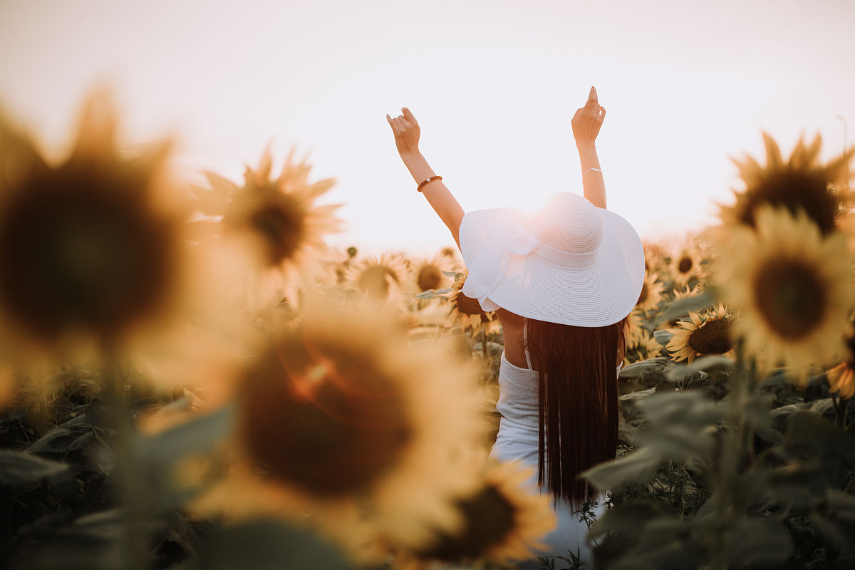 夏日美文：明媚女孩的清新之美