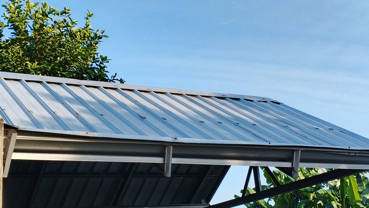 金属棚建筑用PUF板屋顶：环保、经济、实用的选择