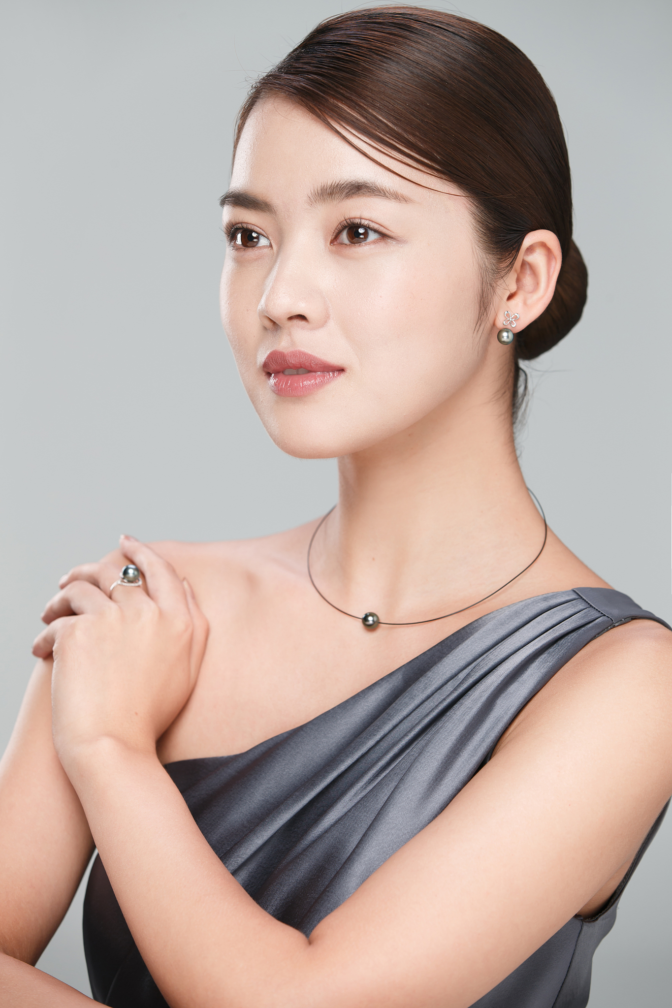 优雅女士肖像