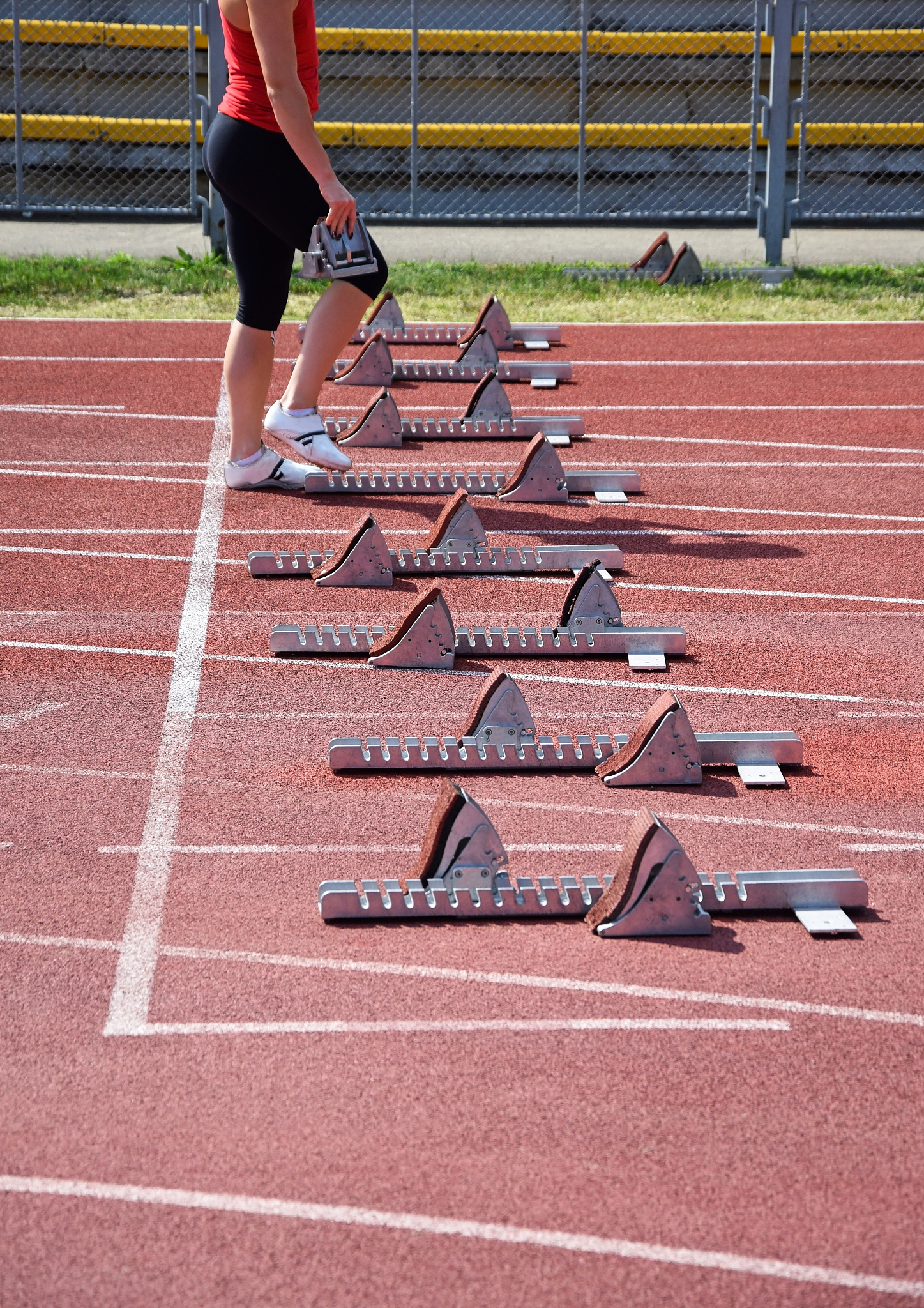 13岁青少年无器械训练计划：100米田径提速