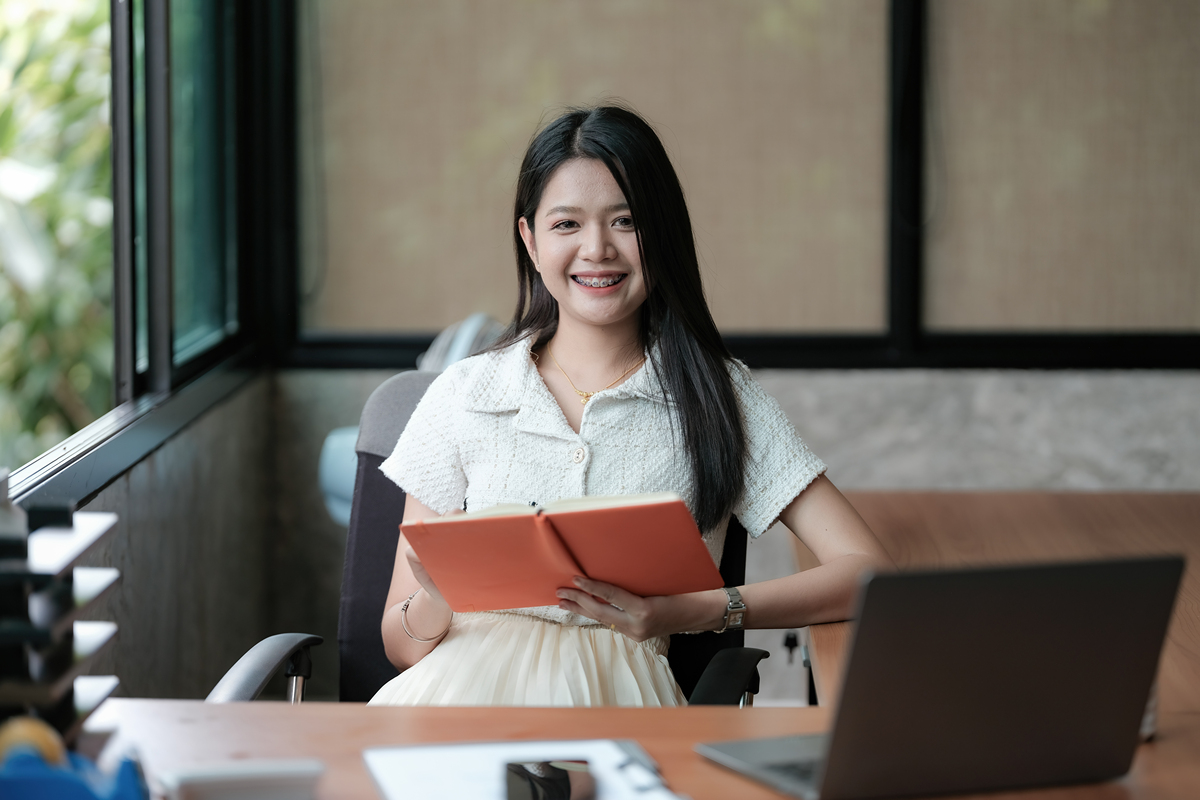女生适合学新闻传播学吗？就业前景分析