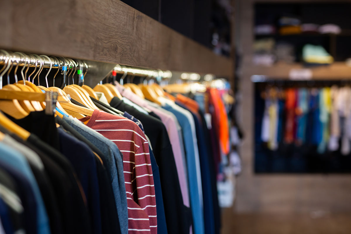 在小县城里开男装店怎么样能赚到钱