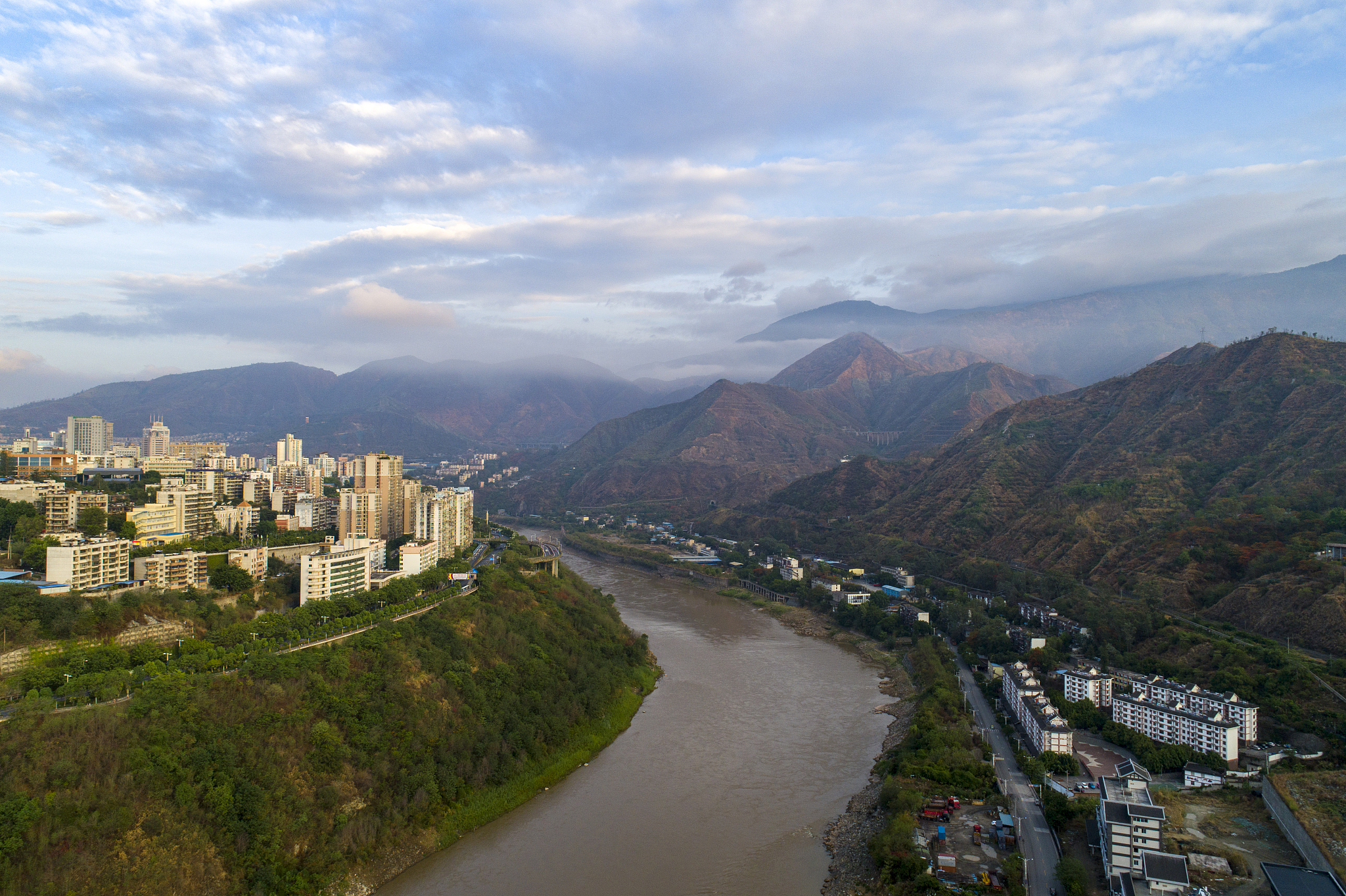 关于四川攀枝花市电力施工总承包二级办理转让哪个公司有？字数