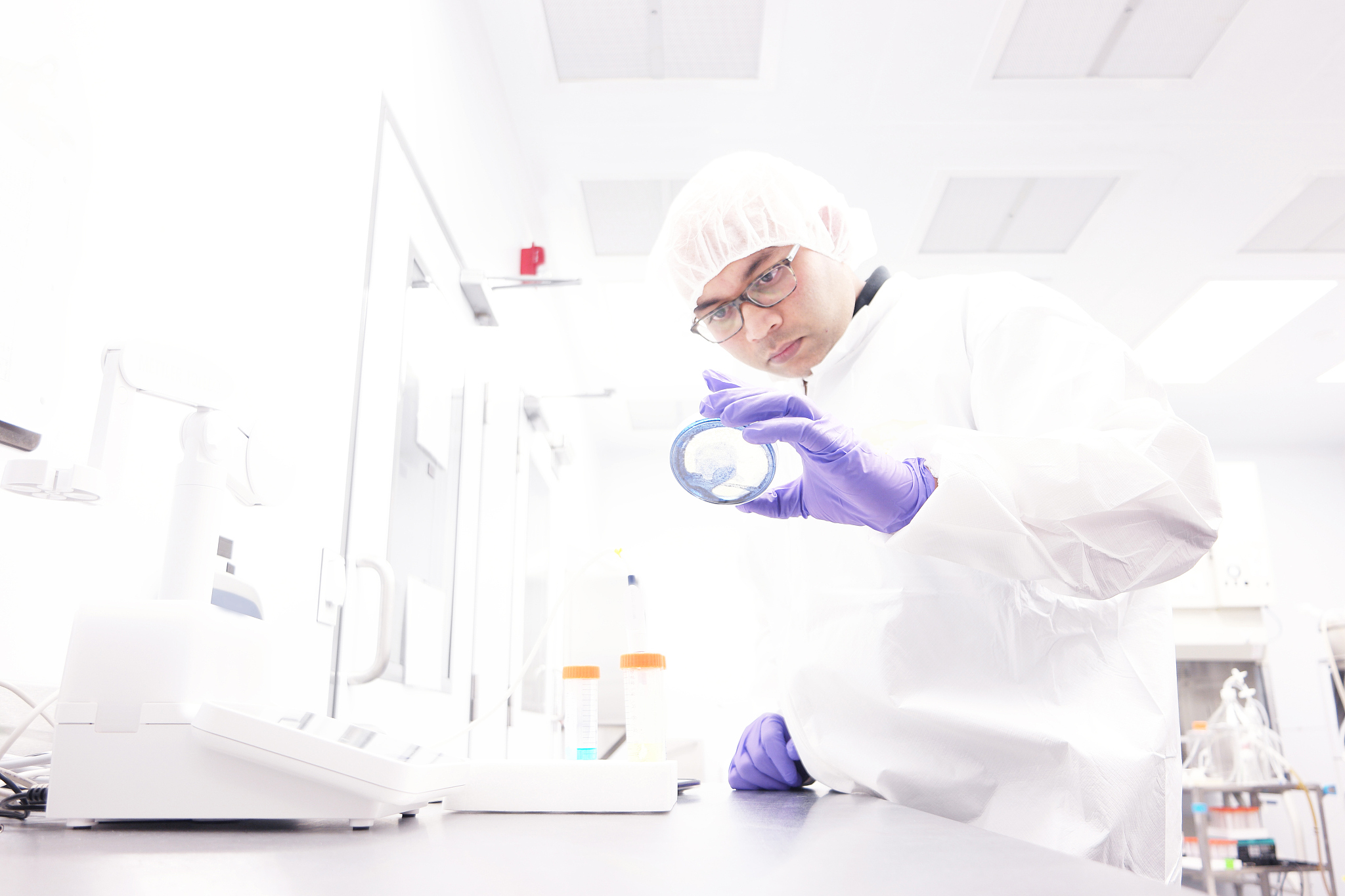 安徽生物工程学校2021年专业设置：生物工程、生物技术、药学等