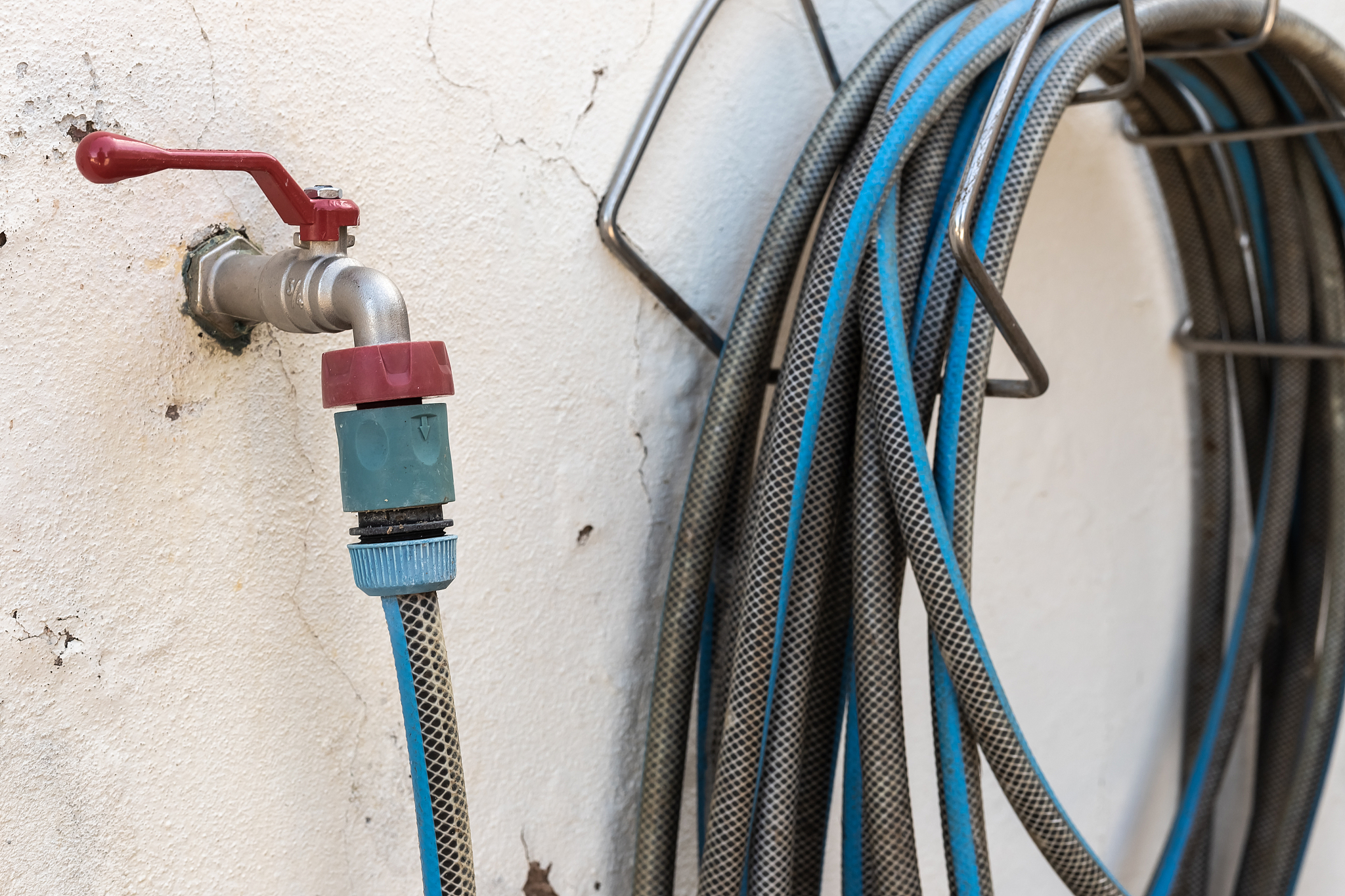 翻译
Do not use hoses with soft spots.