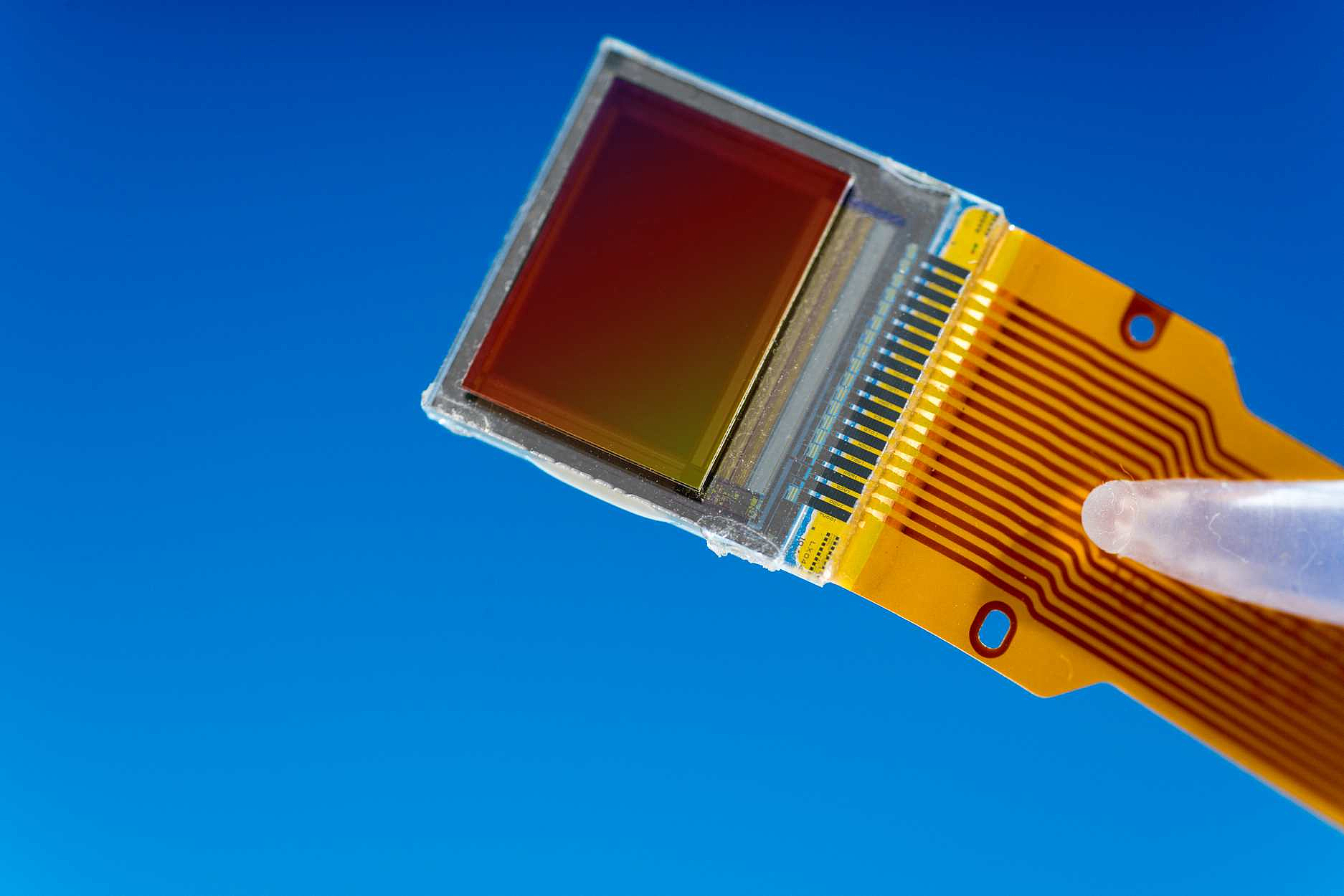 采用光电传感器对长条状产品经过光电传感器距离或位置的进行定位刻标