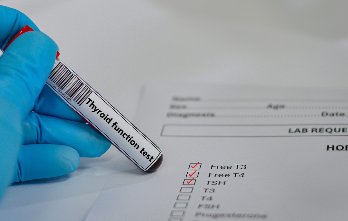 Accurate Spinal Surgery Navigation Using Personalized Markers and 2D/3D Registration