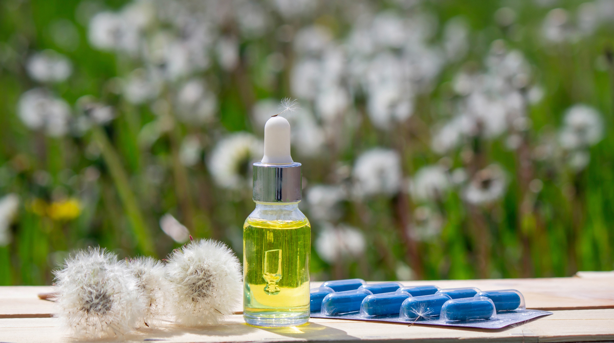 我现在有一款护肤精华用于祛痘。要求如下：祛痘的步骤1、舒缓肌肤2、杀灭致痘菌3、抑制肌肤出油4、修复肌底我们的精华4个步骤都可以做到请利用上述信息加上情绪词、感叹词和你写出20条朋友圈文案