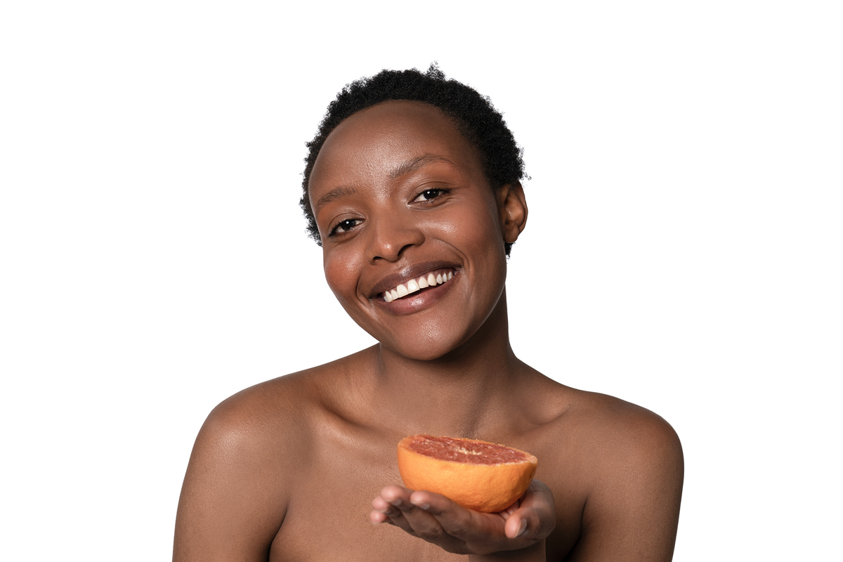 请根据下面所给的材料撰写一份教案。学习颜色词汇redyellowbluewhite greenorange等。