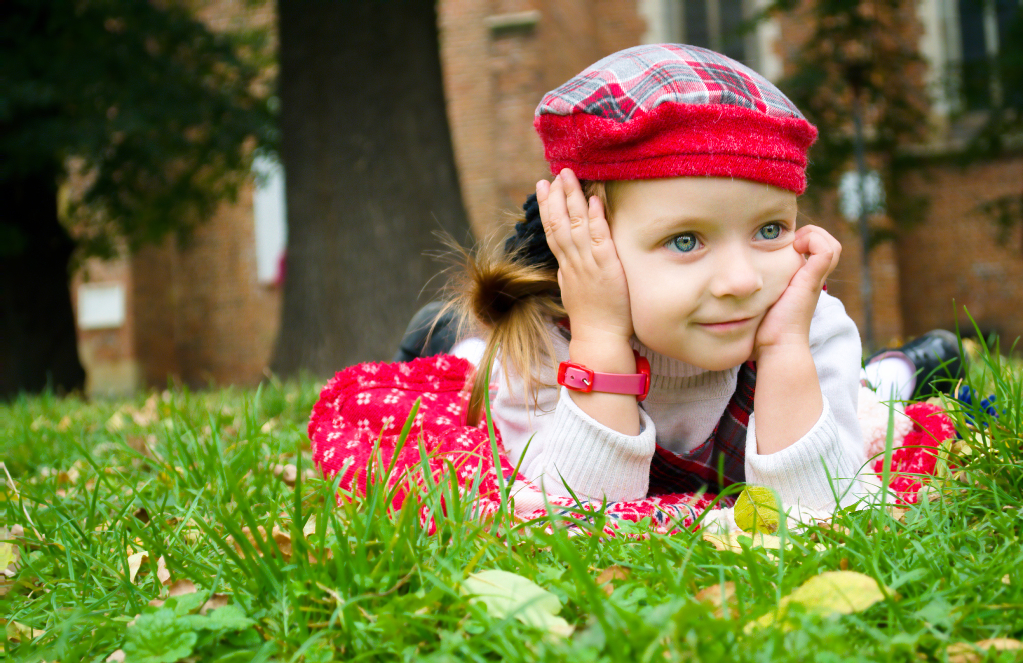 little girl lying on the grass