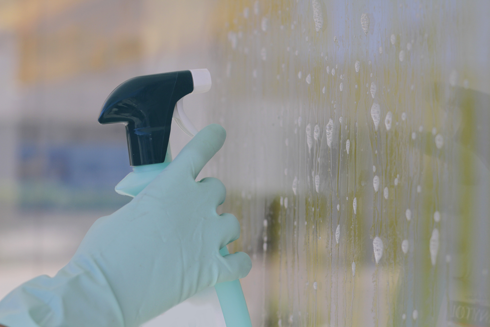 这块玻璃擦得真干净改为夸张句