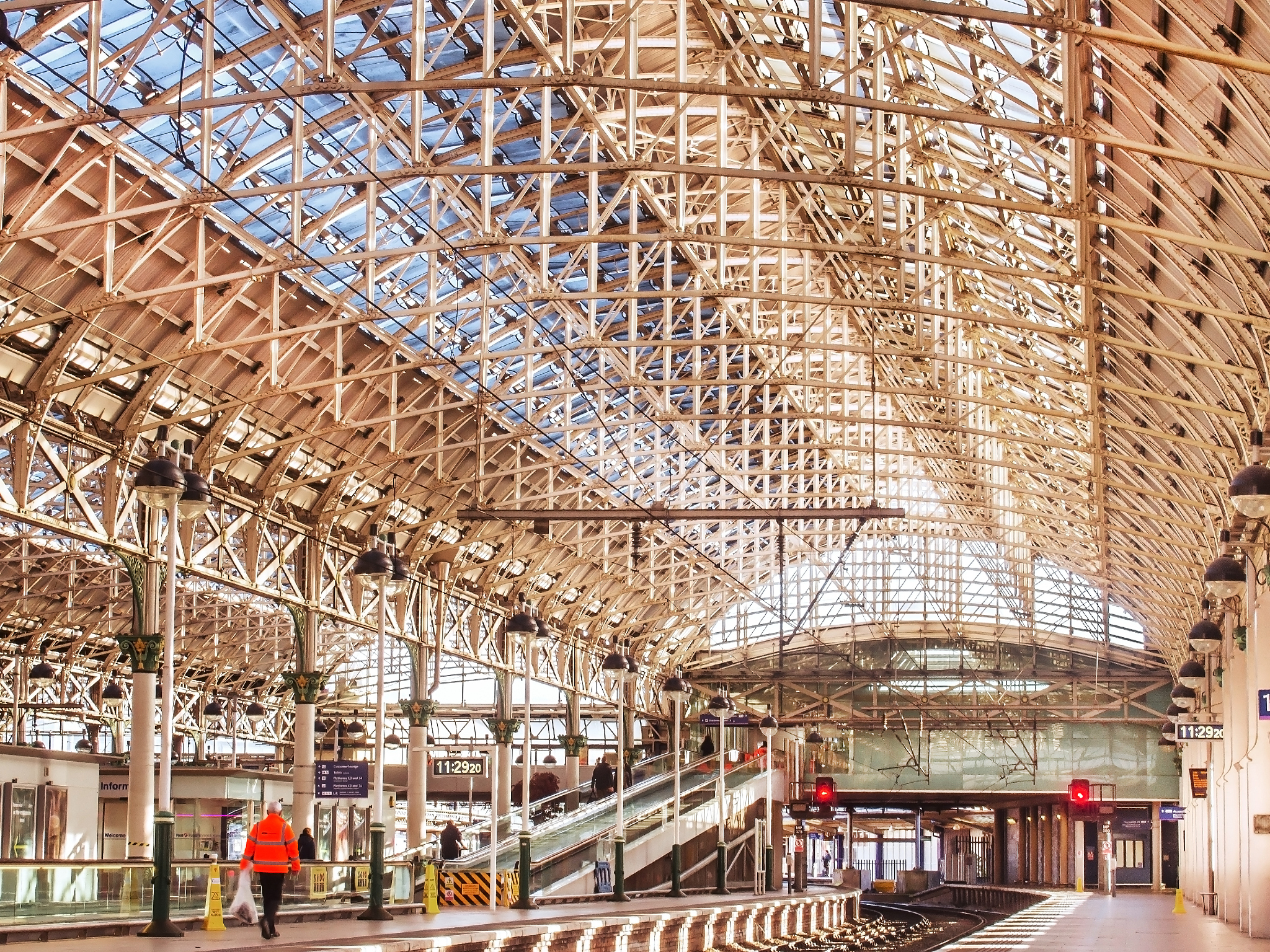 找一些欧洲高铁站案例资料