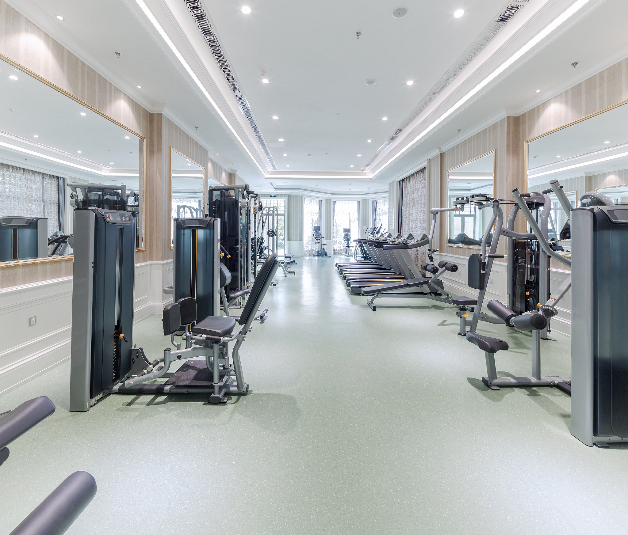 帮我写一个2000字的在健身房实习的实习总结