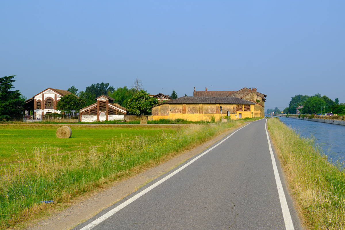 乡村道路建设给乡村带来怎样得影响1500字